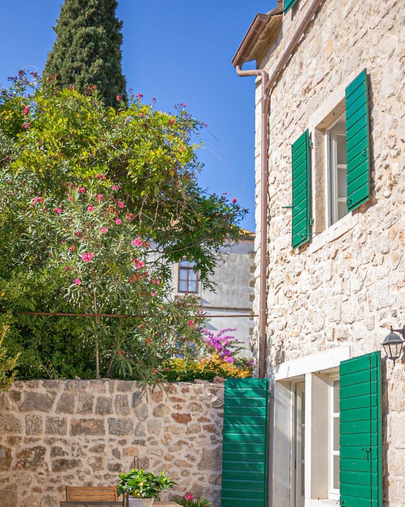 Feriehus Revelin Hvar *